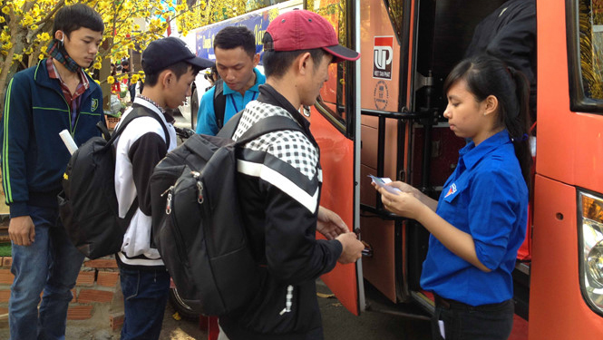 Viajes gratuitos para estudiantes y trabajadores en condiciones difíciles a su pueblo natal